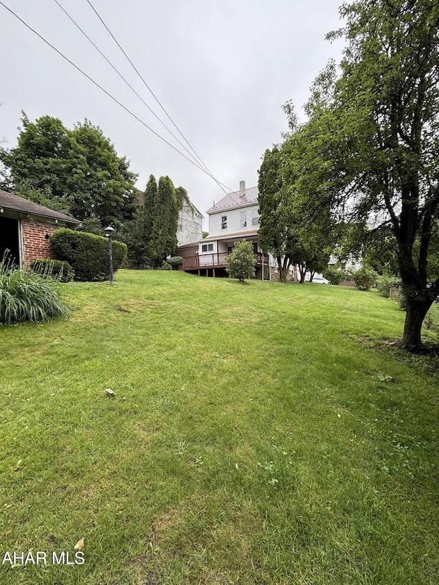 1413 17th Ave, Altoona, PA 16601 - view of grassy yard with a deck