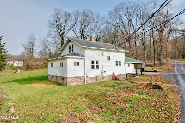 back of house featuring a yard