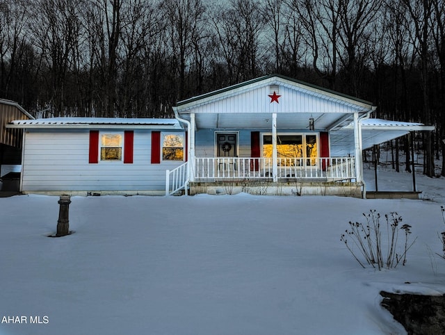 view of front of property featuring a porch