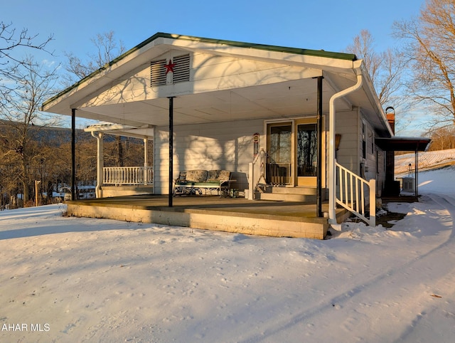 view of front of property featuring covered porch