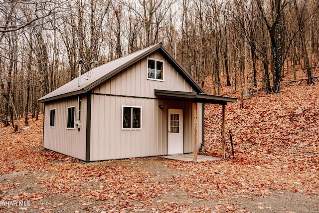 view of outbuilding