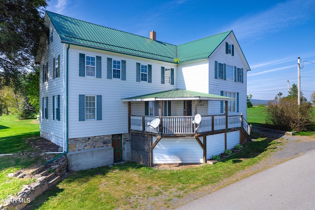 view of front of home with a front yard