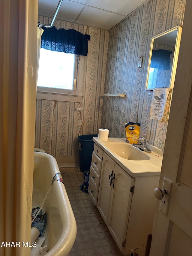 bathroom featuring a bathtub and vanity