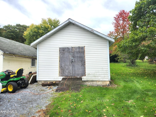 view of outdoor structure featuring a lawn