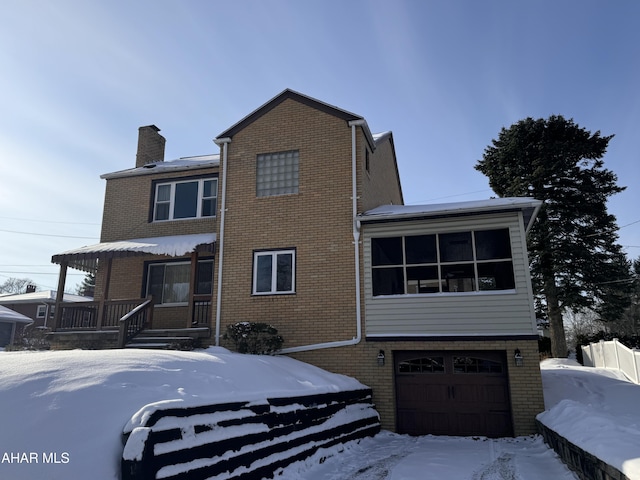 view of front property featuring a garage