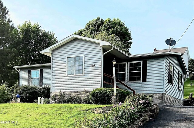 view of front of home with a front yard