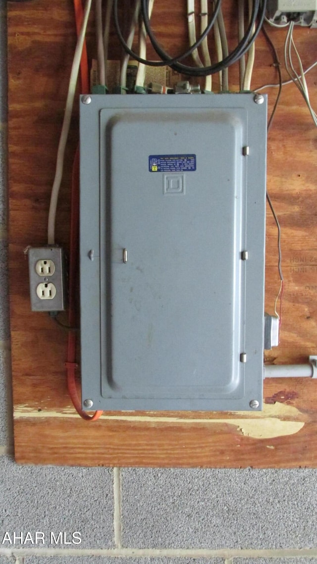 703 Ruskin Dr, Altoona, PA 16602 - utilities with electric panel