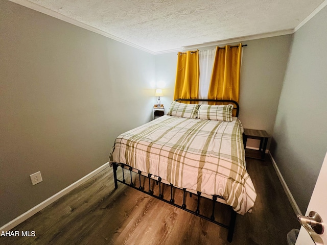 155 E Valley Point Ln, Claysburg, PA 16625 - bedroom featuring crown molding, wood finished floors, and a textured ceiling