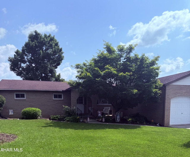 524 Elm Ln, Duncansville, PA 16635 - view of front of home featuring brick siding, a front lawn, and an attached garage