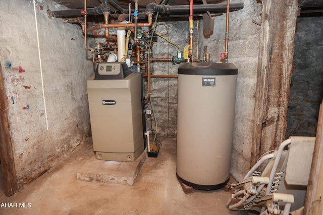 1211 20th St, Altoona, PA 16601 - utility room featuring gas water heater
