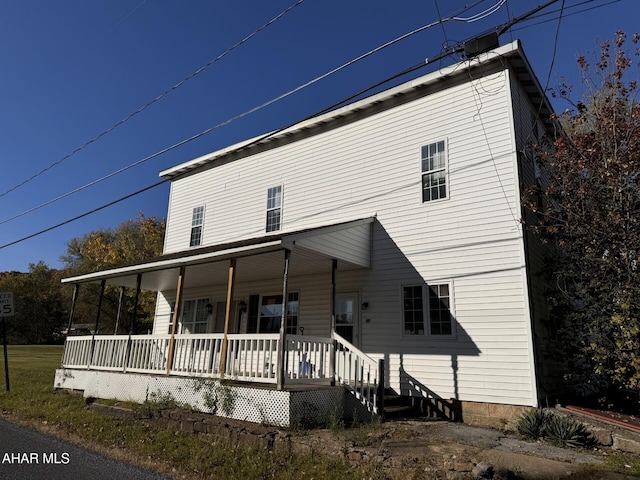 view of front facade with covered porch