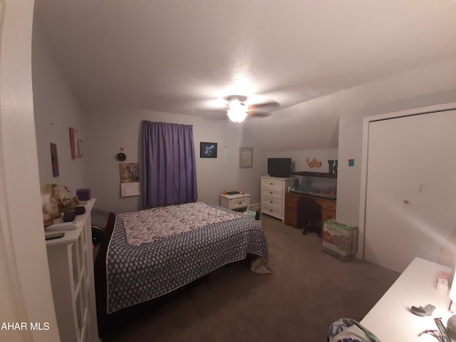 carpeted bedroom featuring ceiling fan