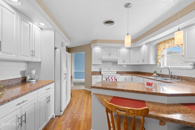 409 Tree Ln, Duncansville, PA 16635 - kitchen featuring white appliances, under cabinet range hood, a sink, a breakfast bar area, and light wood-type flooring
