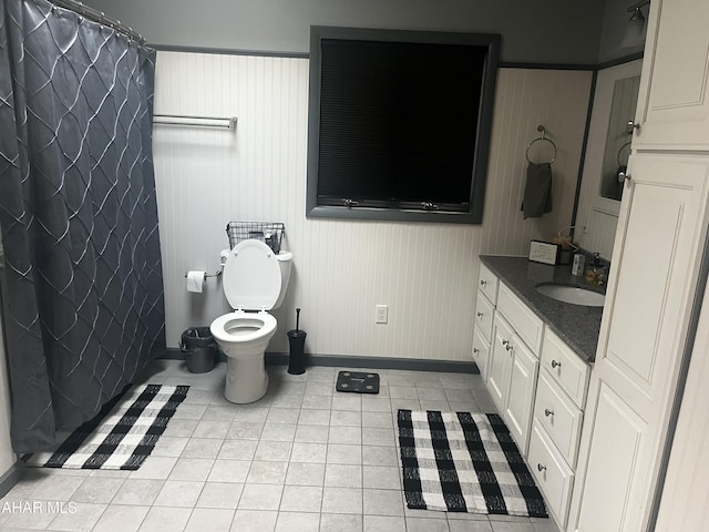 401 Park Ave, Clearfield, PA 16830 - full bathroom featuring baseboards, tile patterned floors, vanity, toilet, and curtained shower