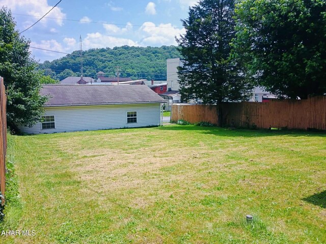 818 5th Ave, Patton, PA 16668 - view of yard