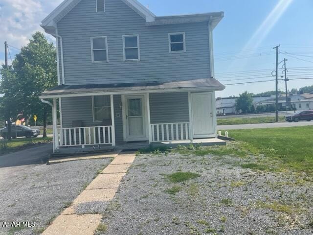 125 Broad St, Hollidaysburg, PA 16648 - traditional-style home with a porch
