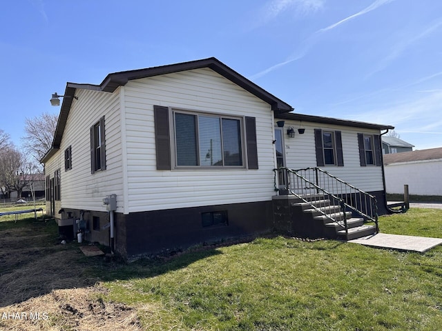 view of front facade featuring a front lawn