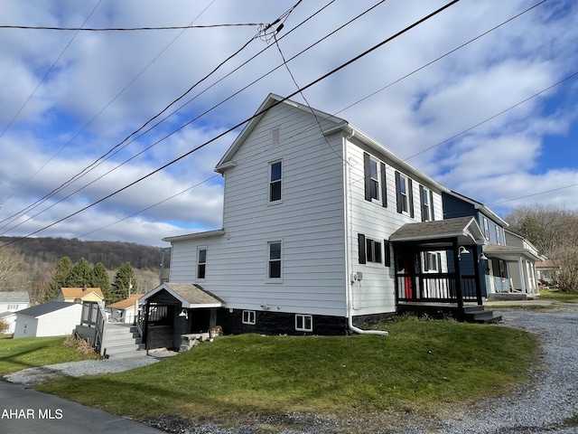 view of side of property featuring a yard