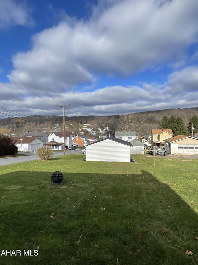 view of yard featuring an outdoor fire pit