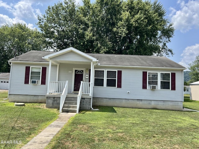 view of front of property featuring a front yard and cooling unit