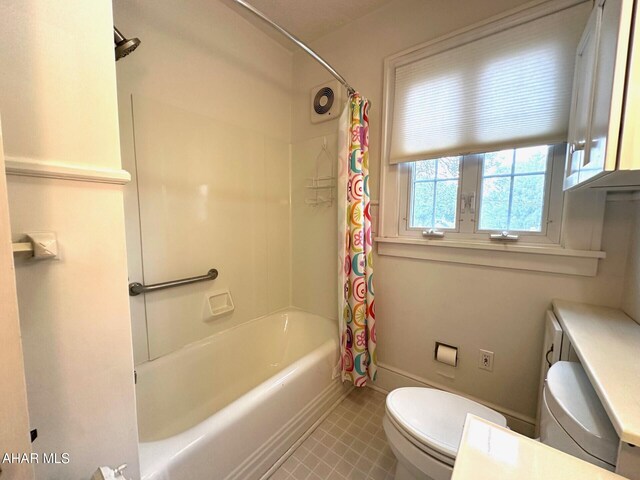132 S Thomas St, Bedford, PA 15522 - bathroom with toilet and shower / tub combo with curtain