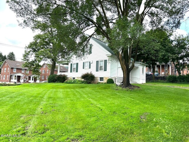 132 S Thomas St, Bedford, PA 15522 - view of grassy yard