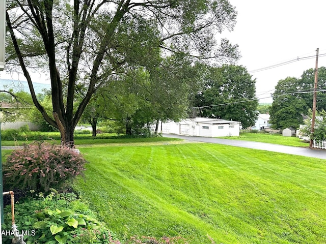 132 S Thomas St, Bedford, PA 15522 - view of green lawn