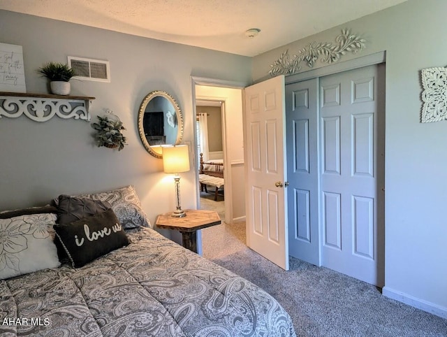 bedroom featuring carpet flooring, a closet, and a textured ceiling