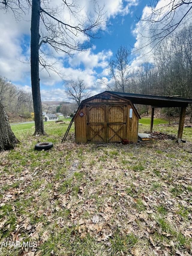 217 Good Shepherd Rd, Altoona, PA 16601 - view of yard featuring an outbuilding and a shed