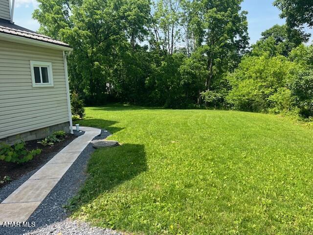 208 W 5th Ave, Everett, PA 15537 - view of green lawn
