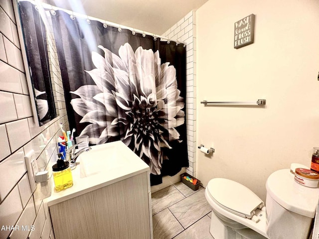 311 E Bell Ave, Altoona, PA 16602 - full bathroom featuring vanity and curtained shower