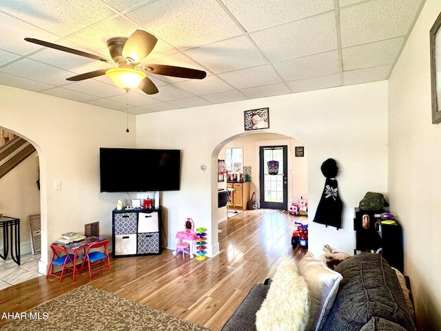311 E Bell Ave, Altoona, PA 16602 - living area featuring arched walkways, a drop ceiling, wood finished floors, and a ceiling fan