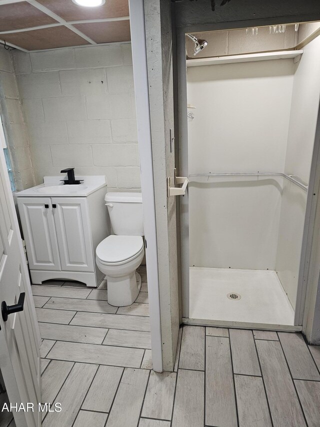 2204 17th Ave, Altoona, PA 16601 - full bathroom with toilet, wood tiled floor, a sink, and a stall shower