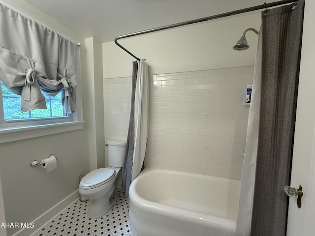 5 Log Cabin Ct, Altoona, PA 16602 - full bathroom featuring baseboards, toilet, and shower / bathtub combination with curtain