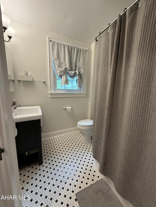 5 Log Cabin Ct, Altoona, PA 16602 - bathroom featuring vanity, toilet, baseboards, tile patterned flooring, and a shower with curtain