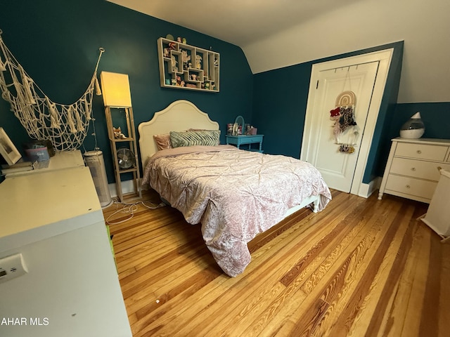 5 Log Cabin Ct, Altoona, PA 16602 - bedroom featuring lofted ceiling and wood finished floors