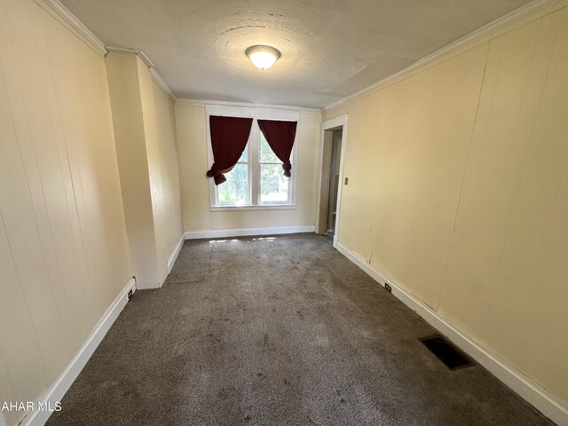 2013 7th Ave, Altoona, PA 16602 - empty room featuring carpet flooring and ornamental molding