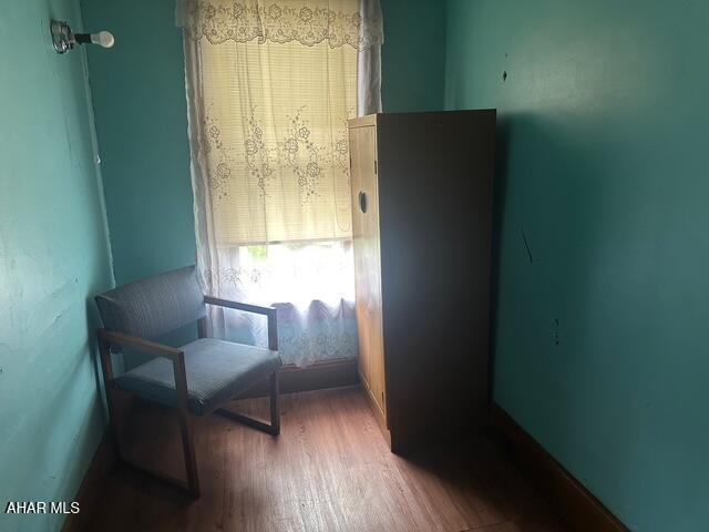 600 N 6th Ave, Altoona, PA 16601 - sitting room featuring wood finished floors