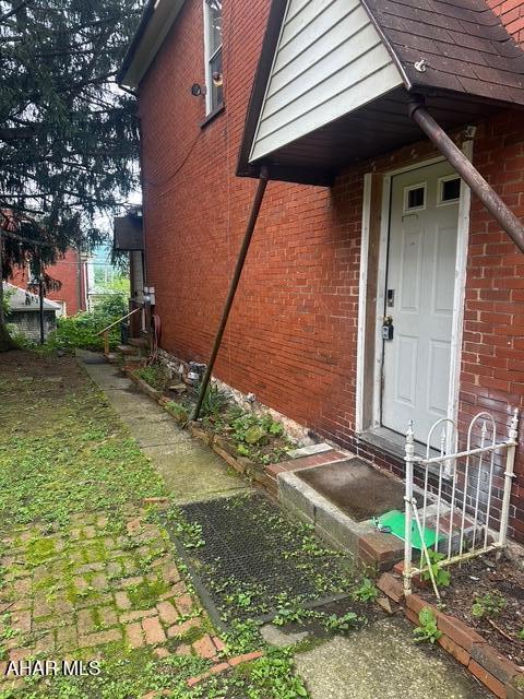 600 N 6th Ave, Altoona, PA 16601 - entrance to property featuring brick siding