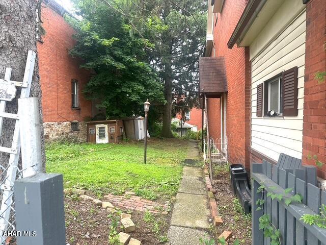 600 N 6th Ave, Altoona, PA 16601 - view of yard