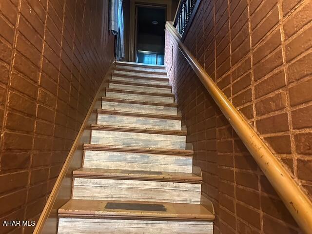 600 N 6th Ave, Altoona, PA 16601 - view of stairs