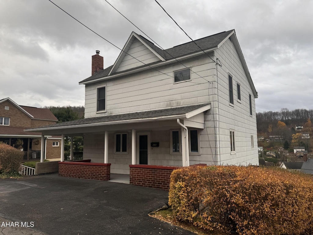 view of front facade with covered porch