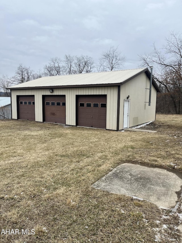 garage featuring a lawn