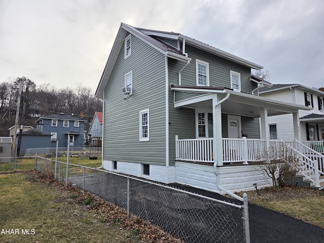 view of front of property featuring covered porch and fence