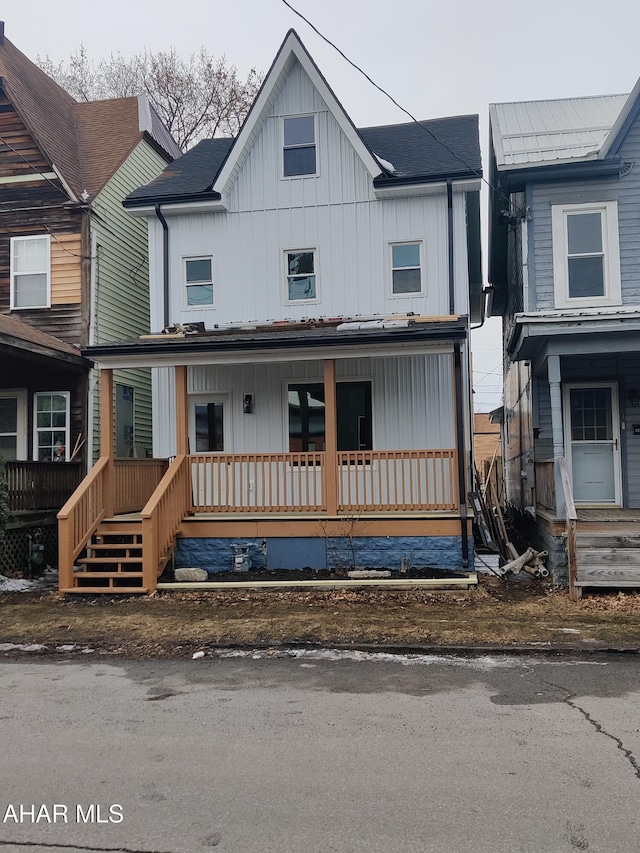 view of front facade featuring a porch