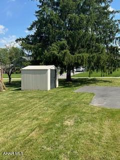 1012 Gray Ln, Duncansville, PA 16635 - view of grassy yard featuring a shed