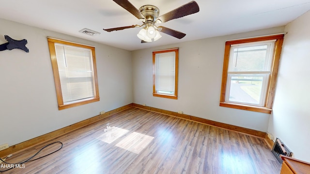 empty room featuring light hardwood / wood-style floors and ceiling fan