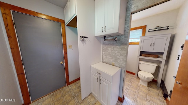 bathroom featuring toilet