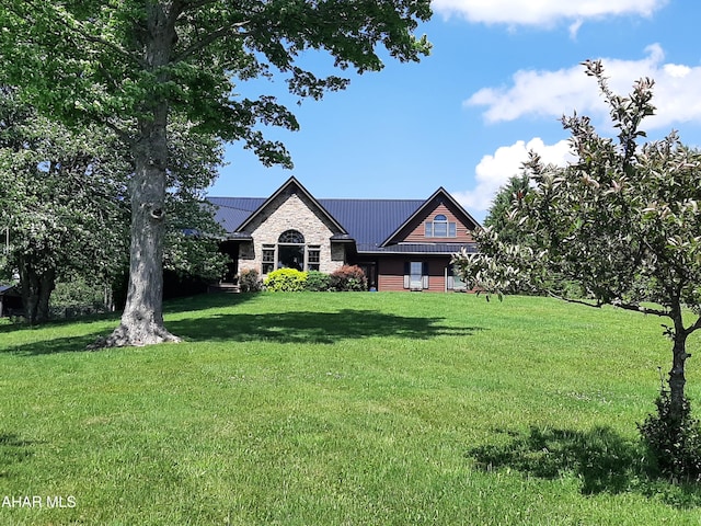 view of front facade with a front yard