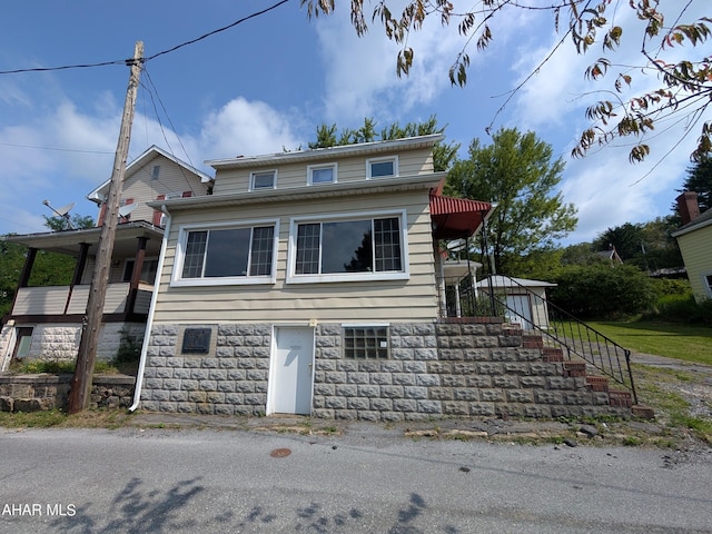 view of front of property